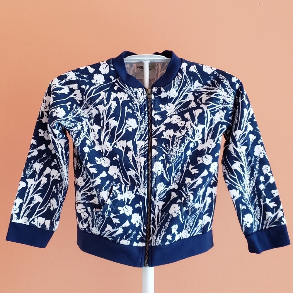 🇺🇸 2/$10 or 4/$15 🇺🇸  Zip front sweater